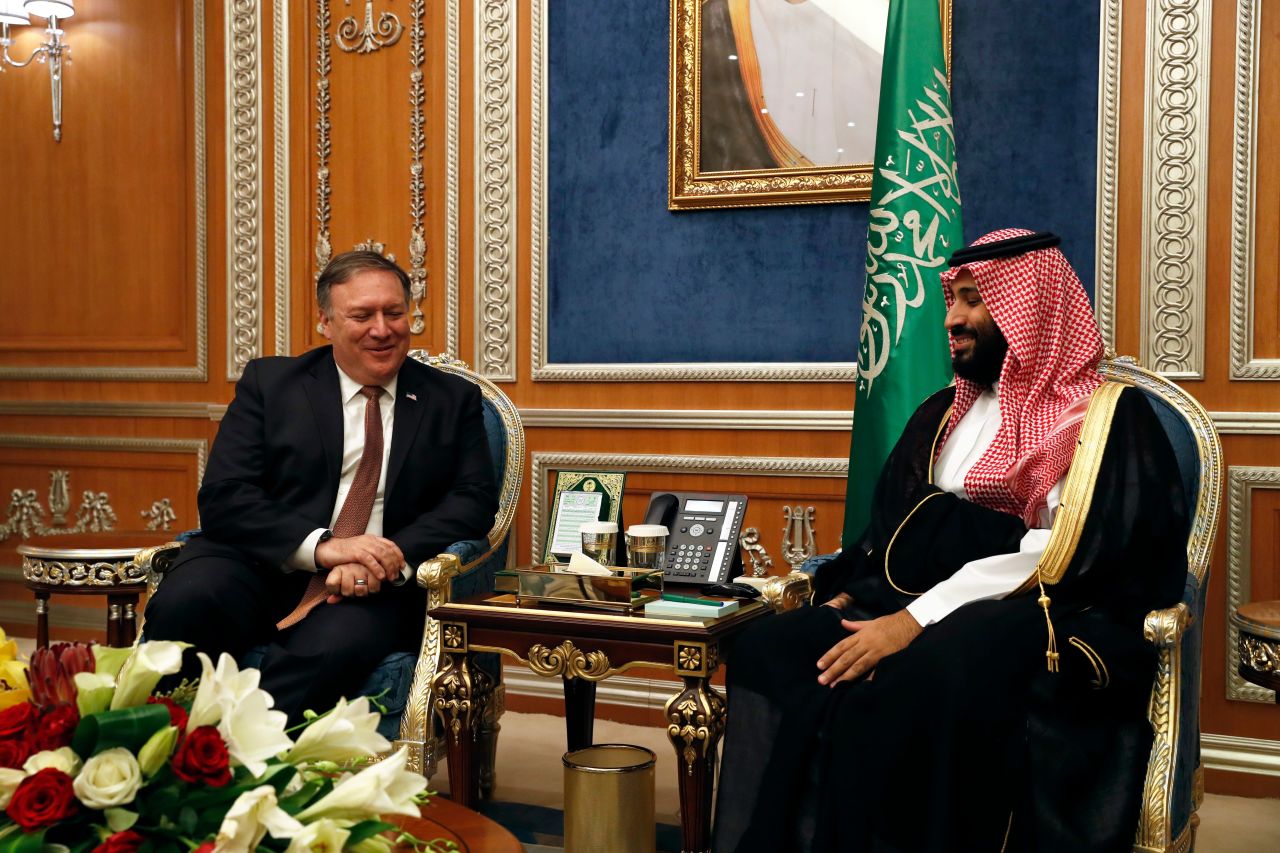 US Secretary of State Mike Pompeo (l.) meets with Saudi Crown Prince Mohammed bin Salman in Riyadh on Tuesday.