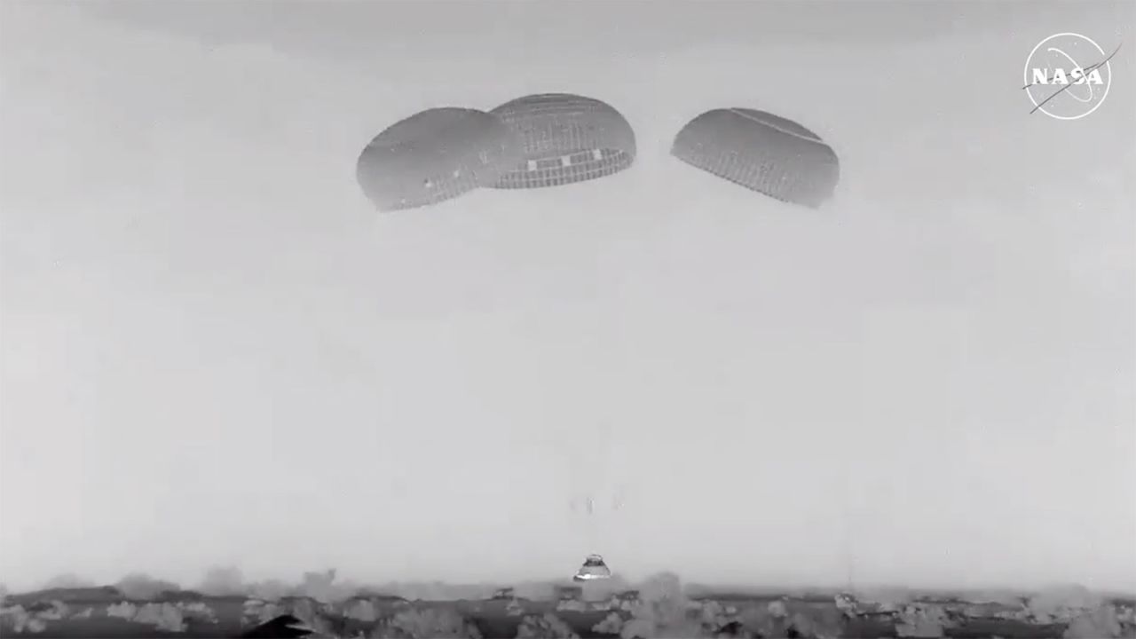 This screengrab taken from a video shows Boeing Starliner as it touches down at White Sands Space Harbor in New Mexico. 