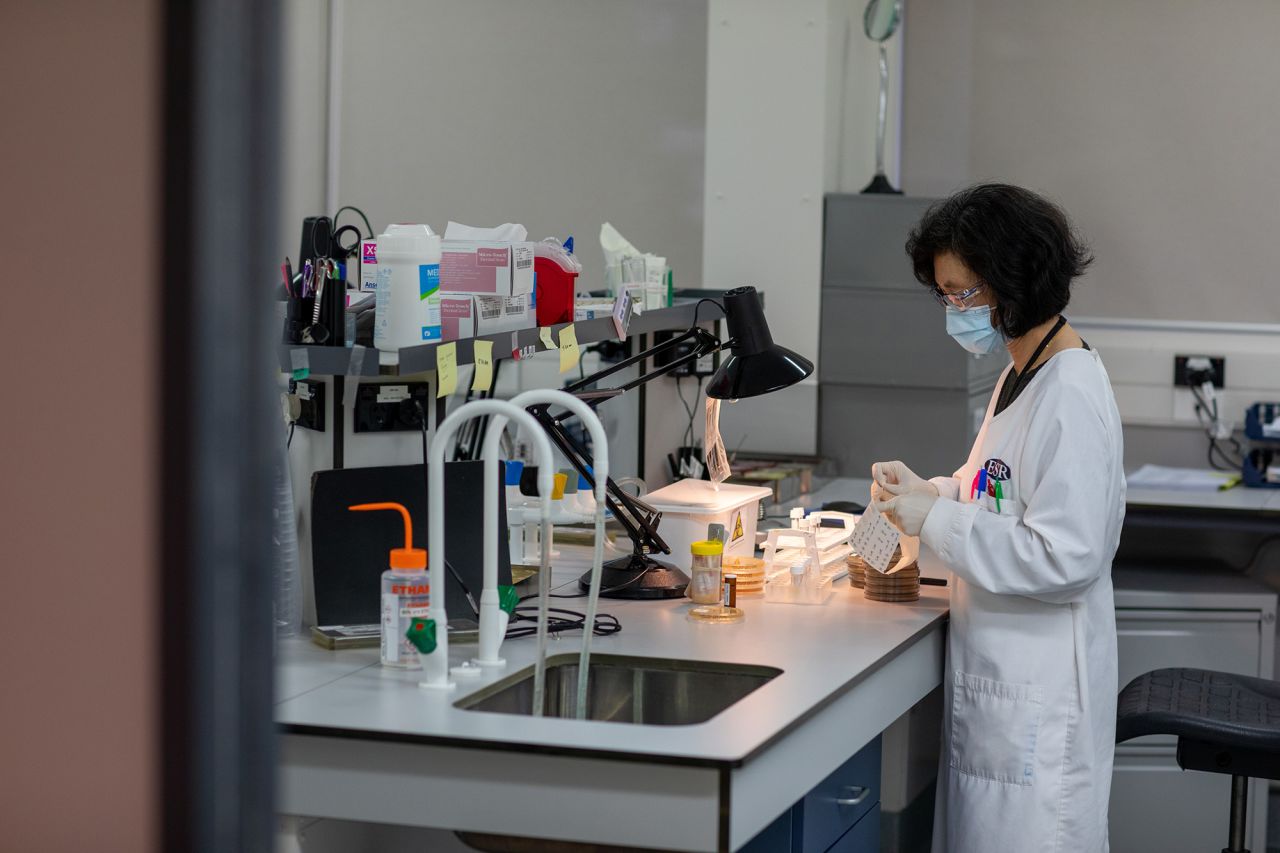 A ESR member of staff is seen during a visit from Prime Minister Jacinda Ardern of the Institute of Environmental Science and Research (ESR) on August 20, in Porirua, New Zealand. Prime Minister Ardern visited the ESR science center, where scientists have been mapping coronavirus genomes.?