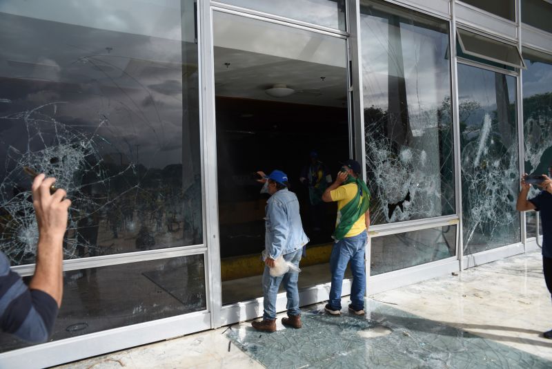 Bolsonaro Supporters Storm Brazilian Congress | CNN