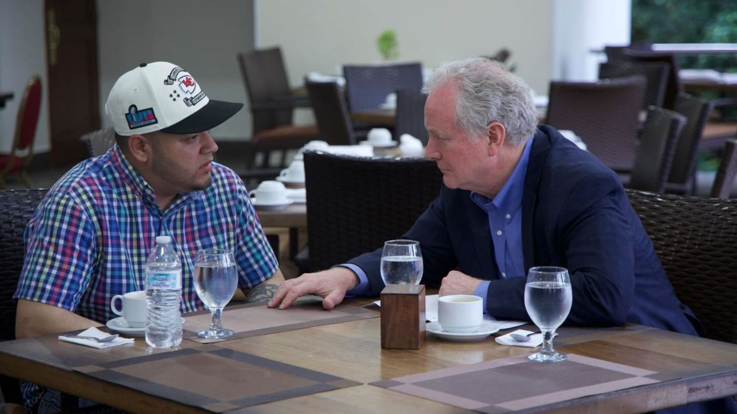 El senador Chris Van Hollen reunido con Kilmar Abrego García.