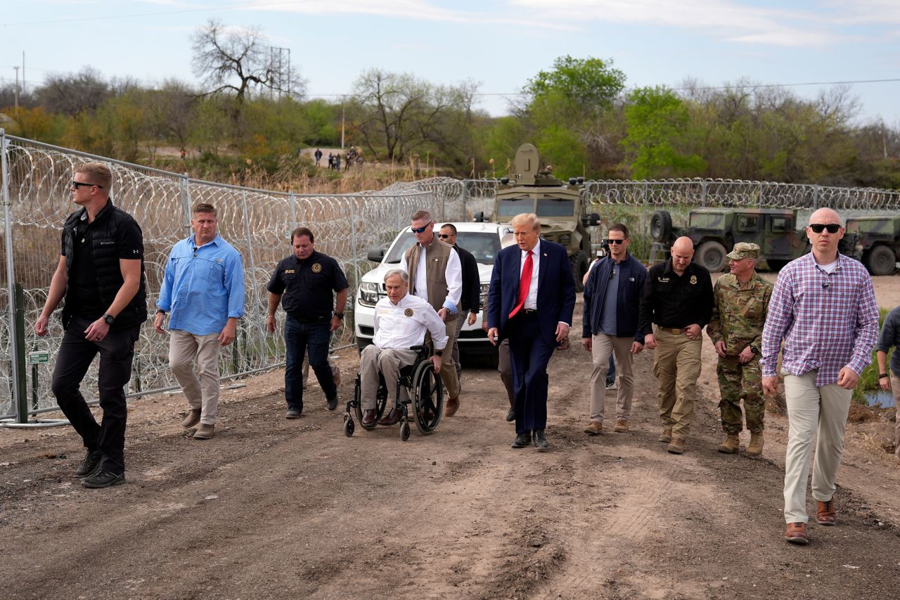 Live updates: Biden, Trump visit US-Mexico border in reelection effort ...