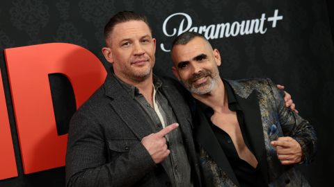 Tom Hardy y Antonio González en la premier de "MobLand" en Nueva York el 31 de marzo.