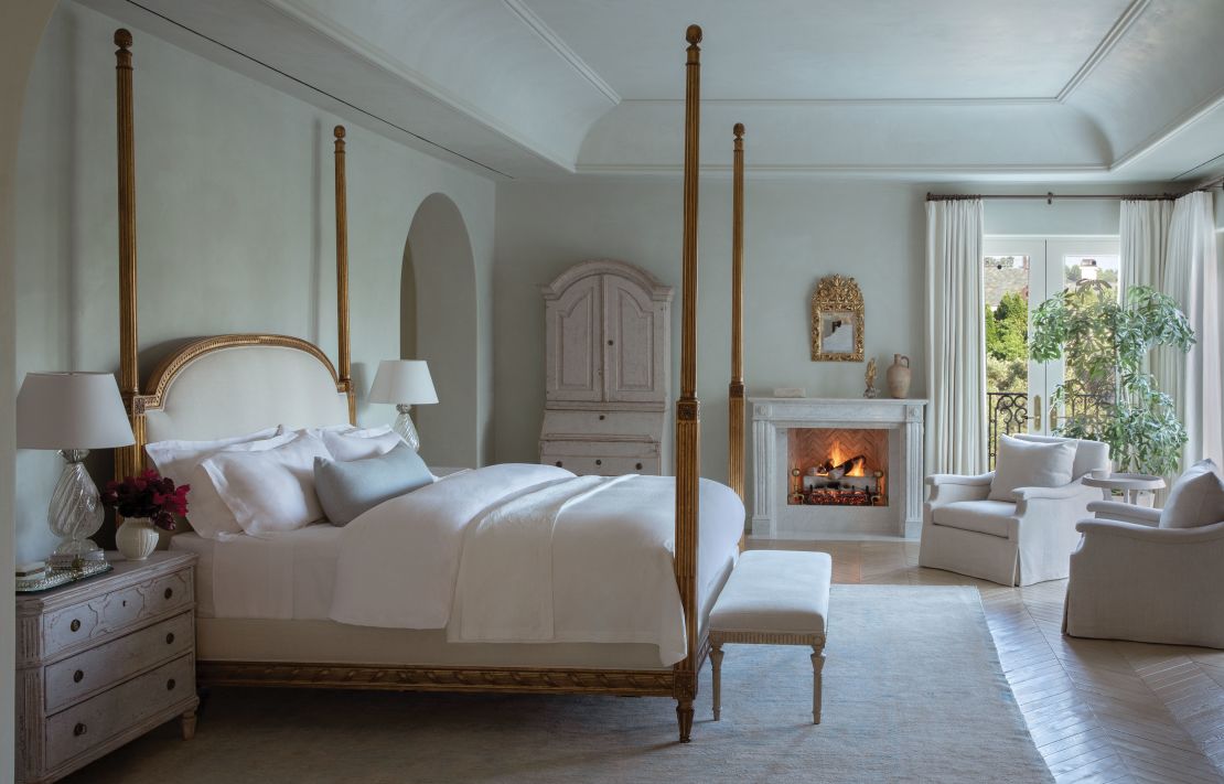 "Every room has special flourishes to add depth and interest to the composition,” Vergara's interior designer Olivia Davies-Gaetano explained. In the master bedroom, one such flourish is an antique gold Swedish mirror.