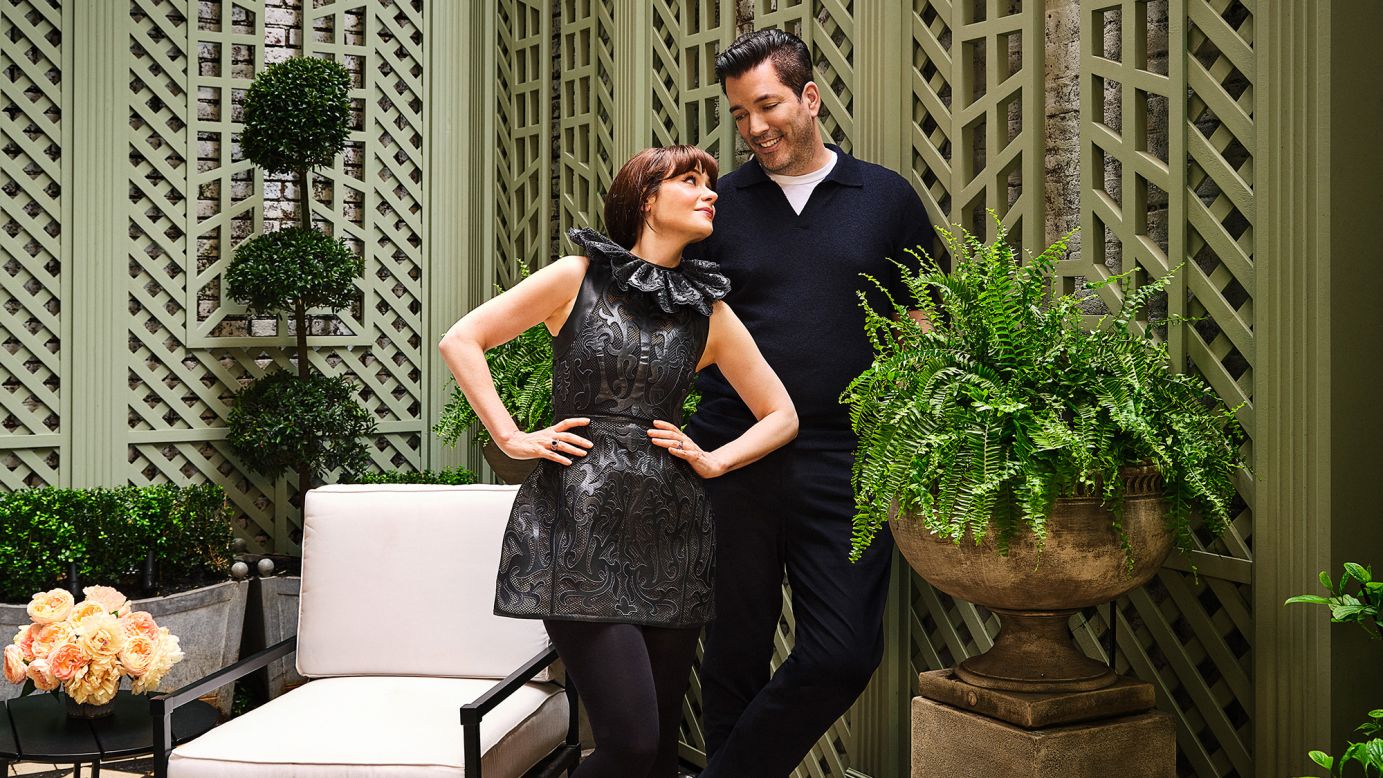 Actor Zooey Deschanel has opened the doors to the duplex she shares with fiancé Jonathan Scott, star of real estate reality TV shows including "Property Brothers."
