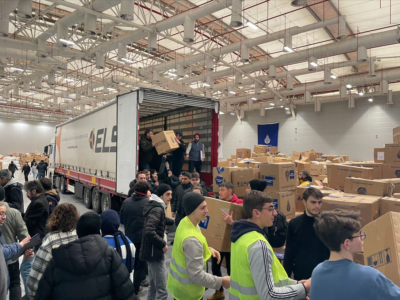 Volunteers and city council workers prepare donated goods to be driven 12 hours from the Topba? Performance and Art Center in Istanbul to the disaster-hit areas.?