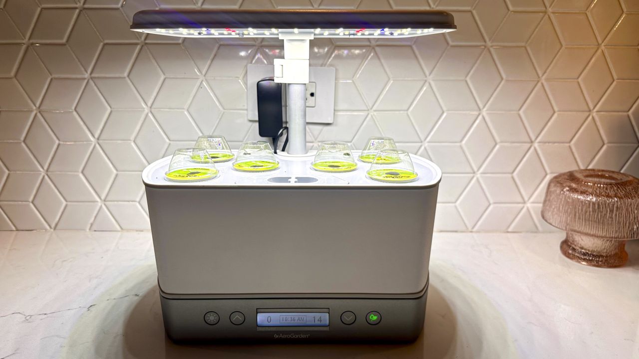 aerogarden-harvest-elite-cnnu-9.jpg