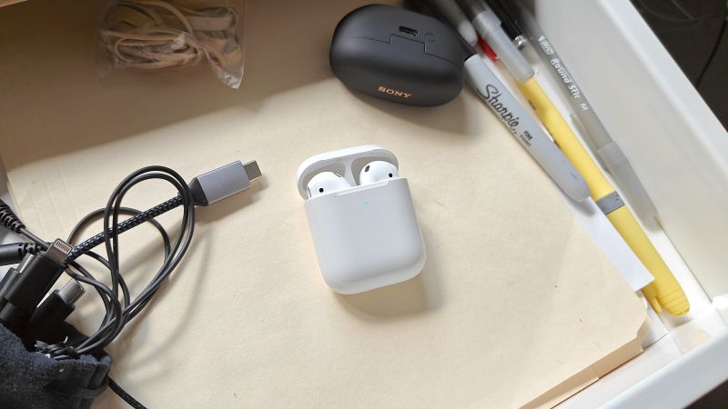 Difference between best sale 2nd generation airpods