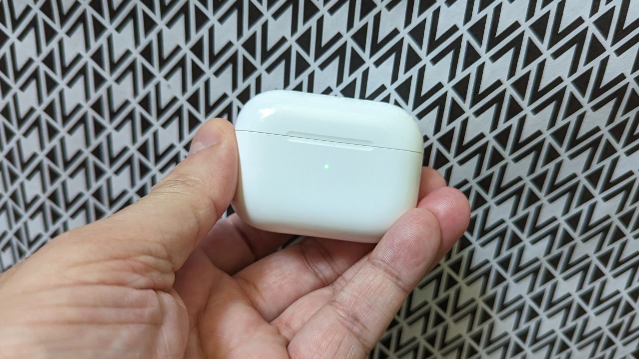 AirPods Pro 2 charging case.jpg