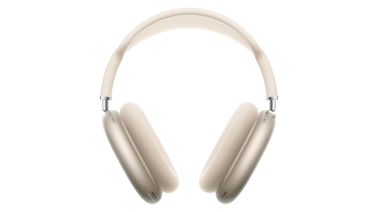 The AirPods Max in starlight silver/champagne