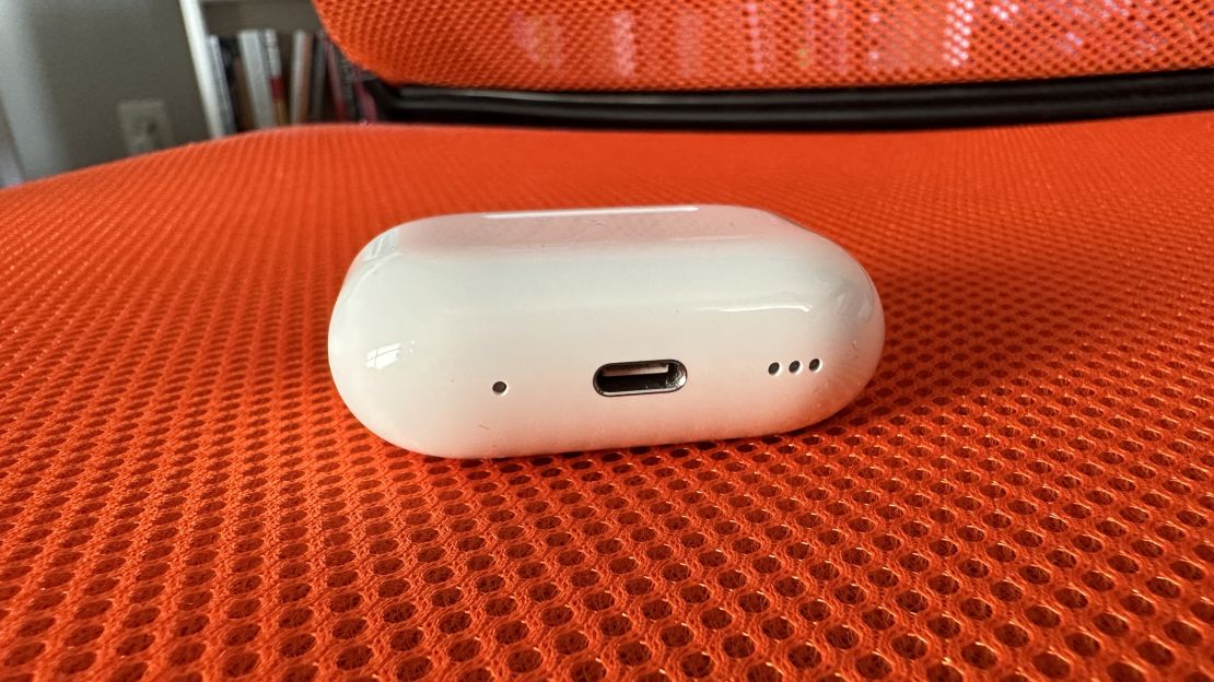 Apple AirPods 3 case red ESR Bounce