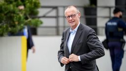 El canciller alemán, Friedrich Merz, asiste a una reunión de jefes de gobierno nórdicos en Turku, Finlandia, el 26 de mayo de 2025