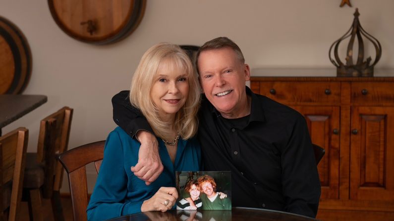 <strong>Last seat on the plane: </strong>American Vickie Moretz got the last seat on a flight to the UK in 1982, finding herself sat next to Englishman Graham Kidner. Arriving in the UK, the two strangers posed for a photograph together. When Vickie and Graham celebrated their 40th wedding anniversary, they recreated that first photo together.