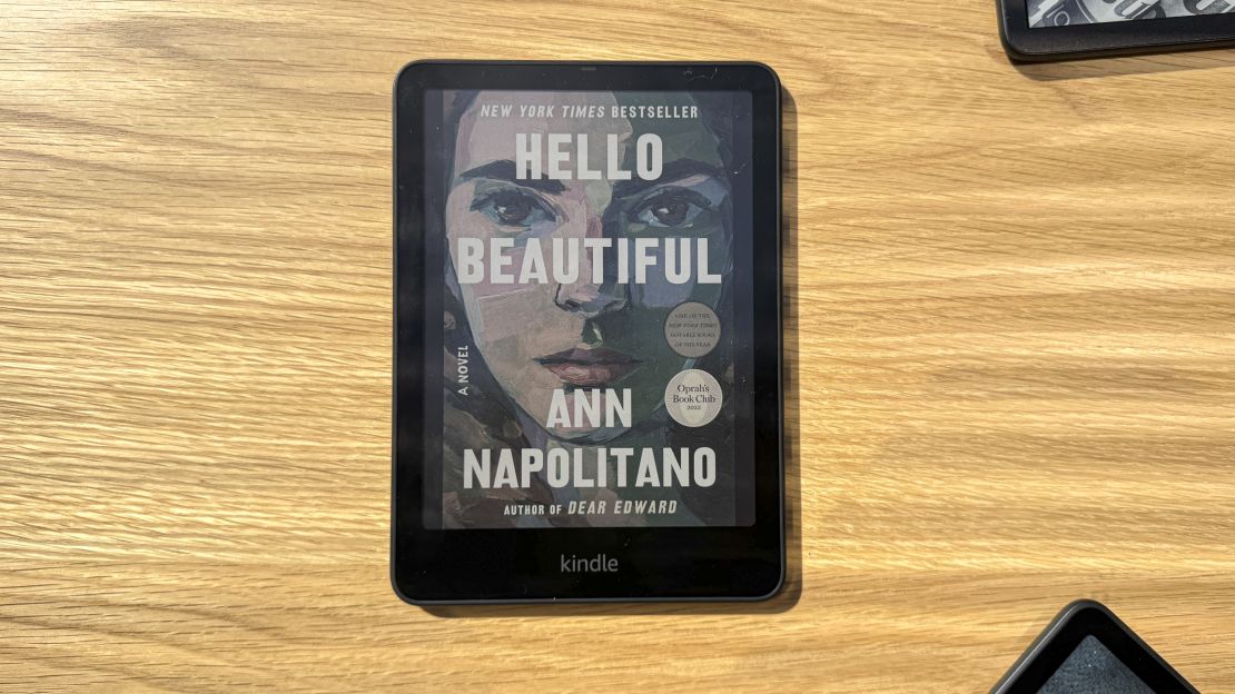 Amazon Kindle Colorsoft with cover of Hello Beautiful on a wooden surface