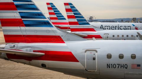 Todos los vuelos de American Airlines en Estados Unidos están retrasados.