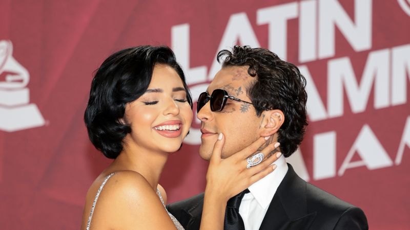 ¿Permitiría Ángela Aguilar que Christian Nodal produzca su próximo álbum? "Estamos muy cegados por el amor" | CNN