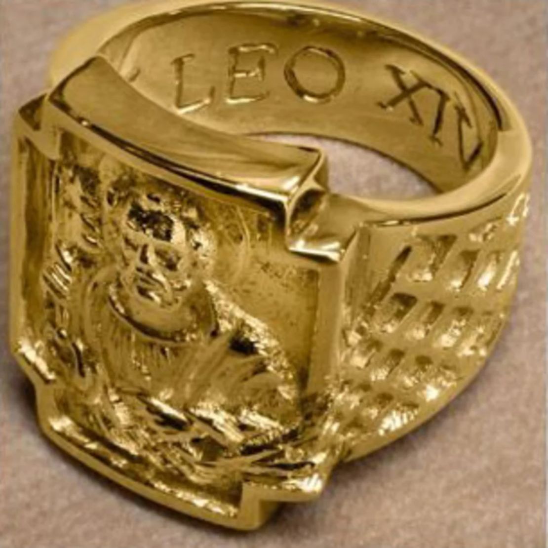 El anillo con sello papal será entregado al papa León XIV el domingo.