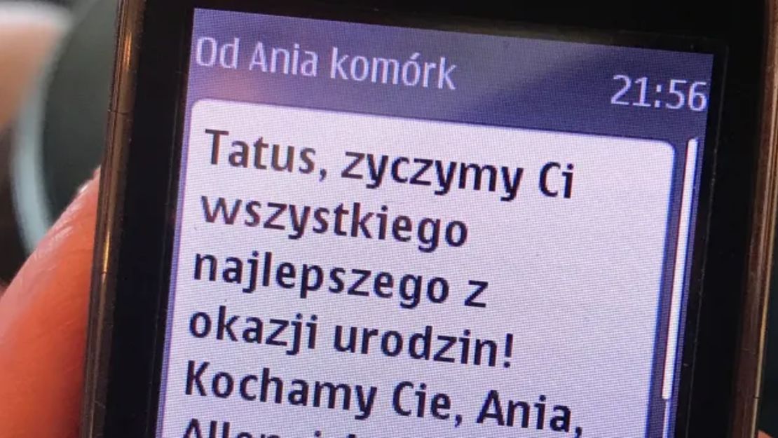 El mensaje de texto enviado por Anna Maciejewska a su padre deseándole feliz cumpleaños en un polaco gramaticalmente incorrecto, según la Policía.