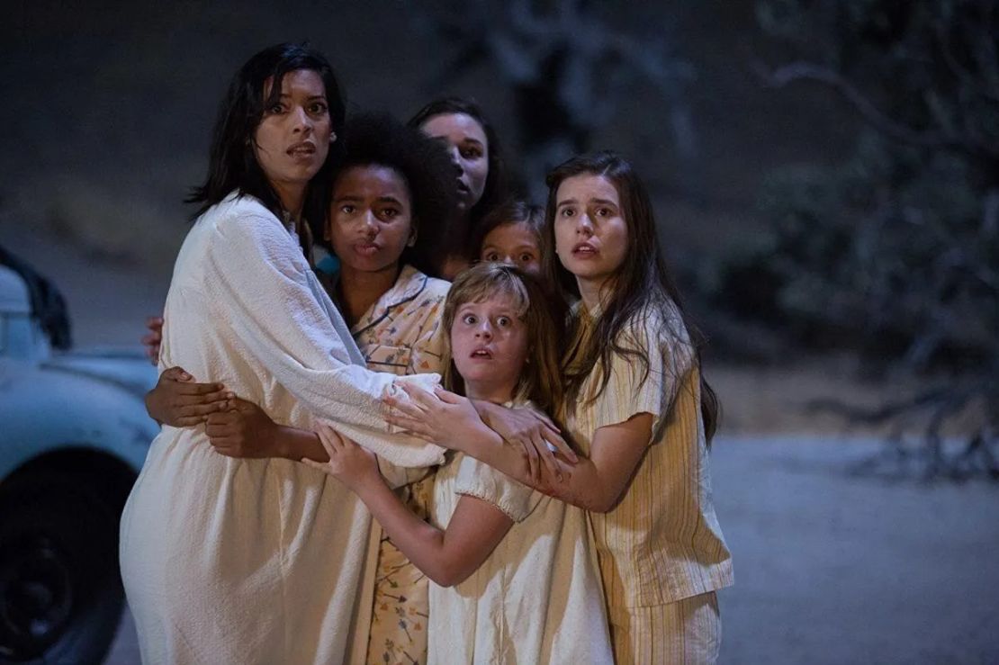 Grace Caroline Currey, Stephanie Sigman, Philippa Coulthard, Tayler Buck, Lulu Wilson y Lou Lou Safran in
