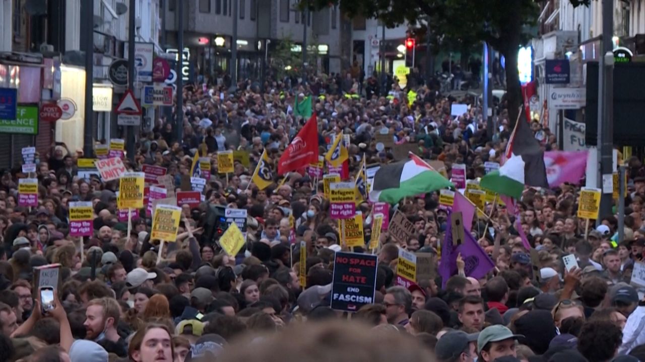 anti racism protests THUMB30.jpg