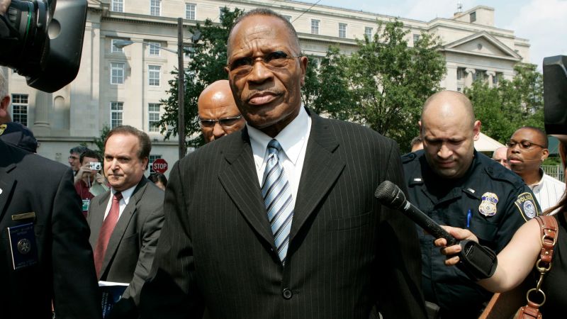 Former longtime New Jersey mayor who was convicted in corruption probe ...