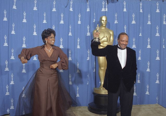 Jones and Oprah Winfrey appear on the red carpet together at the Academy Awards in 1995.