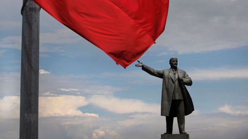 Kyrgyzstan removes towering Lenin statue from second city