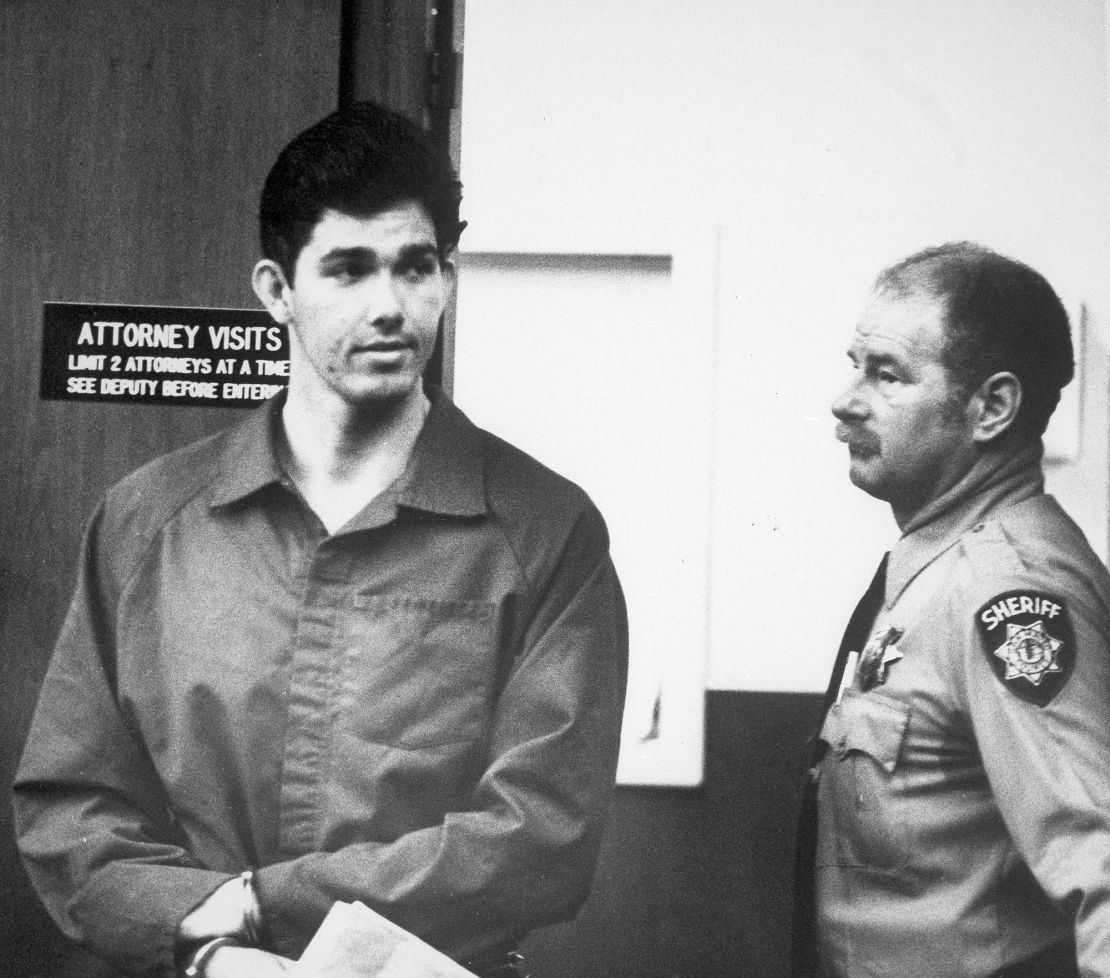 Joe Hunt enters a Redwood City, California, courtroom for an arraignment in March 1988.