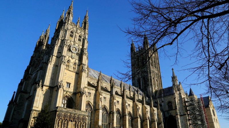 Една от най старите и важни катедрали в Обединеното кралство е