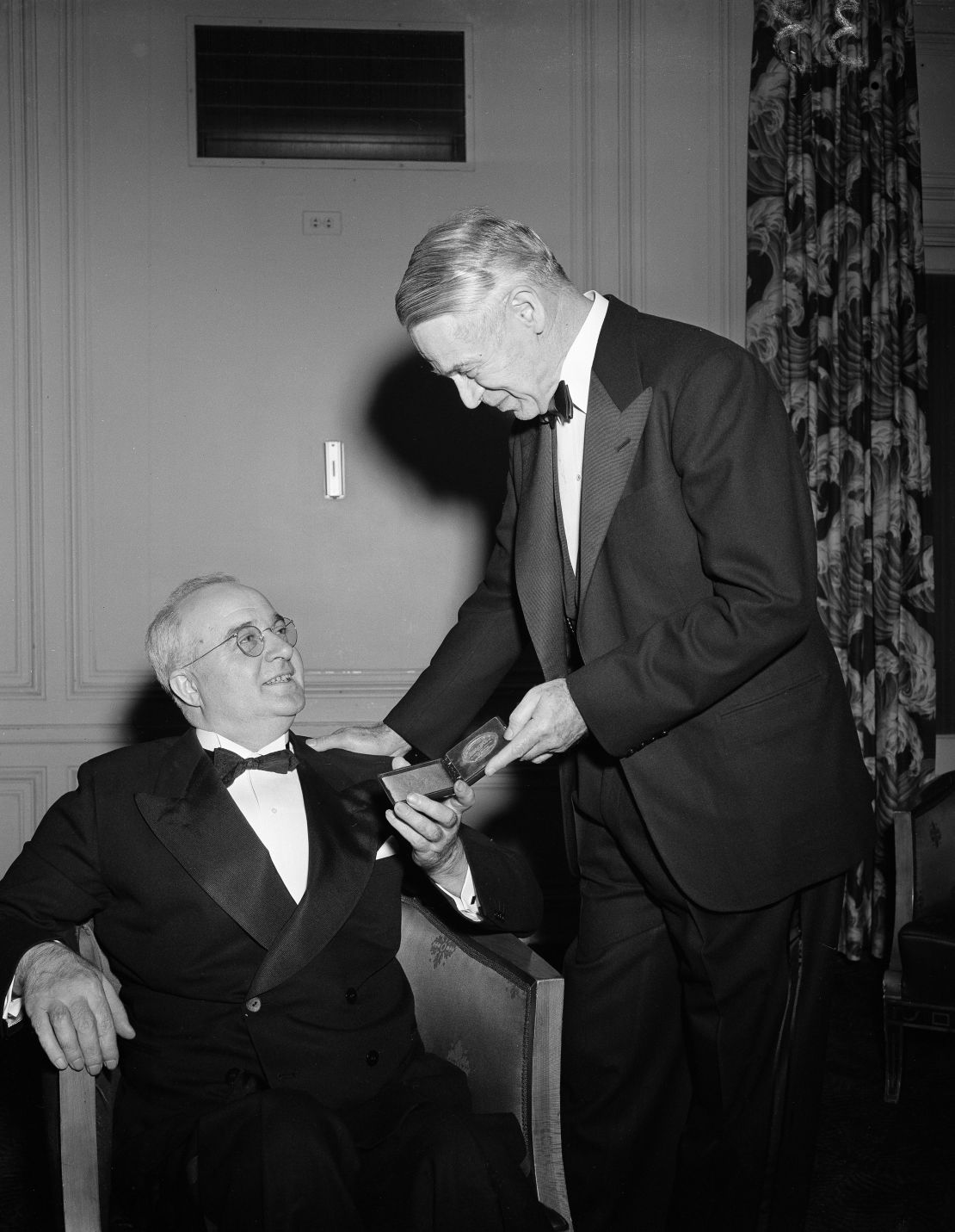 Midgley, who contracted polio in 1940, saw several honors in the last years of his life. Here, he receives the Willard Gibbs Award from the Chicago section of the American Chemical Society in 1942.