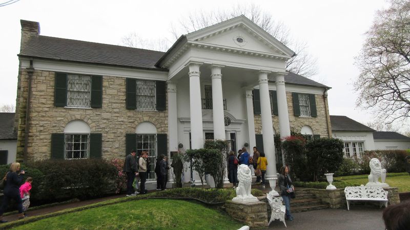 Image for article Elvis granddaughter fights Graceland foreclosure sale and alleges fraud  CNN