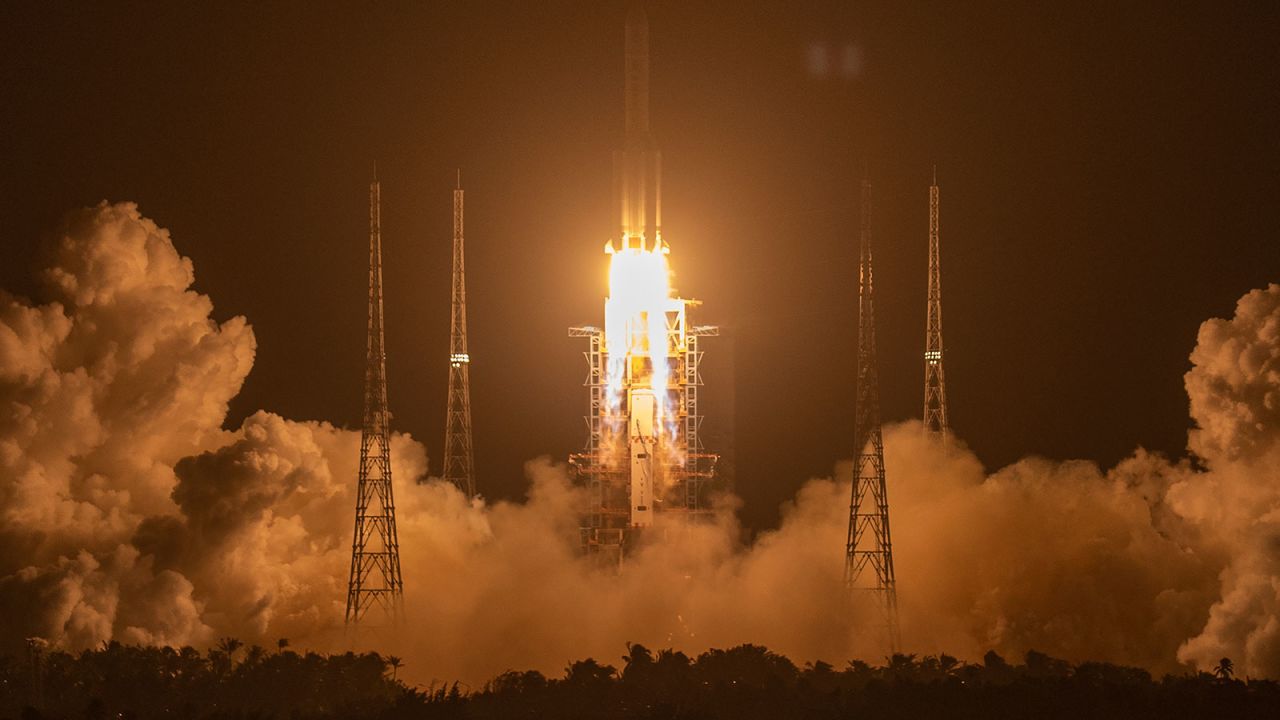 A Long March-5 rocket carrying the Chang'e 5 lunar mission lifts off at the Wenchang Space Launch Center in China's Hainan Province in 2020.