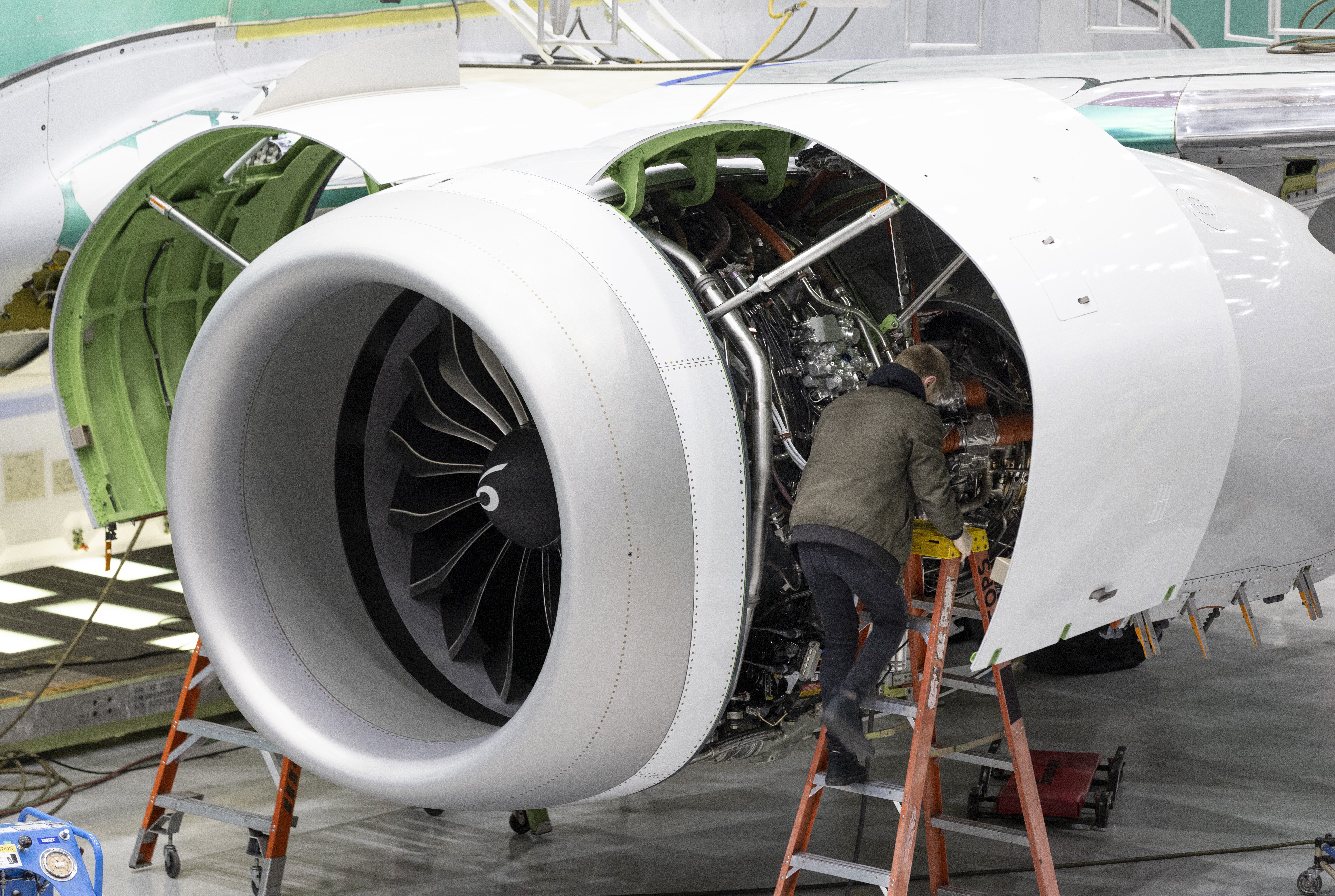 The FAA flags more potential safety issues on Boeing's 737 Max and 787  Dreamliner | CNN Business