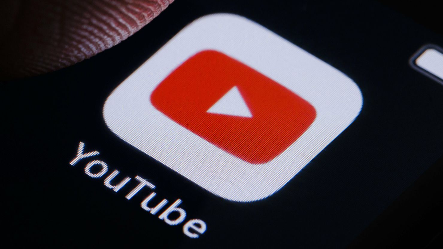 Symbolic photo: The YouTube logo can be seen on a smartphone. Berlin, March 10, 2022