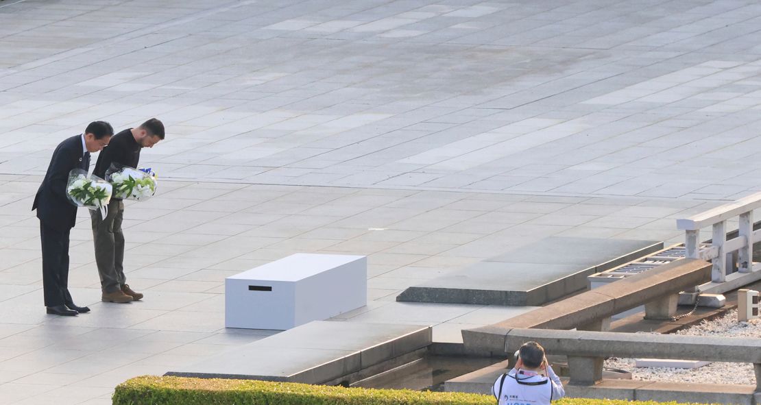 Japanese Prime Minister Fumio Kishida (L) and Ukraine's President Volodymyr Zelensky lay a bouquet of flowers at the Cenotaph for the Victims of the Atomic Bomb in Hiroshima Peace Memorial Park on May 21, 2023.