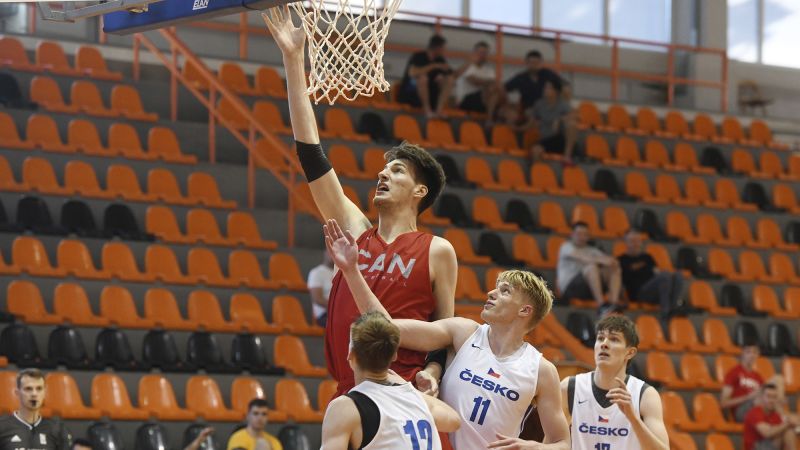 At 7’9″, Olivier Rioux is about to become the tallest college basketball player ever | CNN