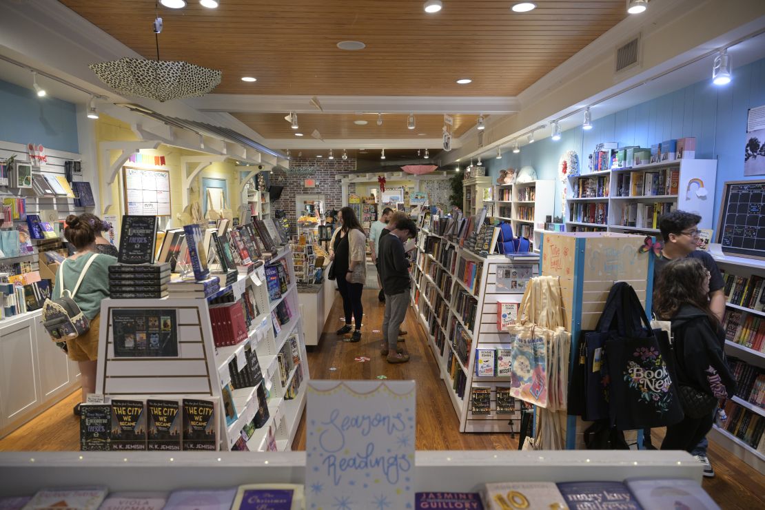 Independent bookstores are mounting a comeback.