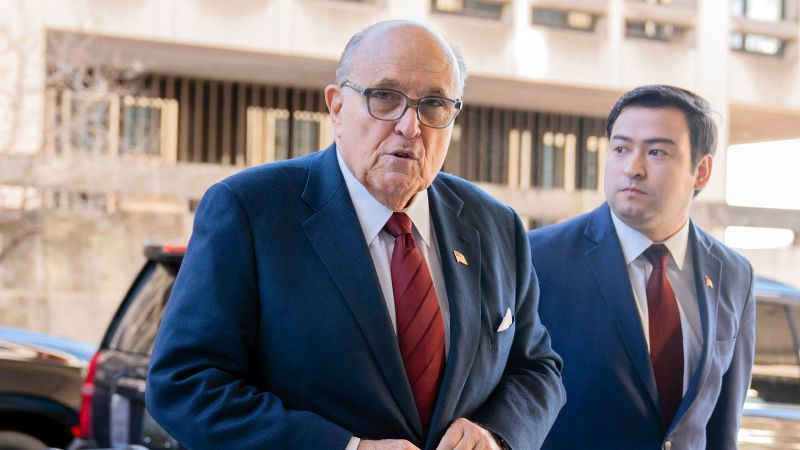 Se espera que Rudy Giuliani testifique en su juicio por difamación después de dos días de dolorosos testimonios de trabajadores electorales.