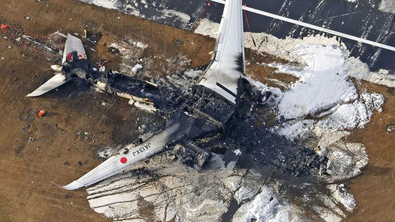 Когато полет 516 на японските авиолинии кацна на летище Ханеда