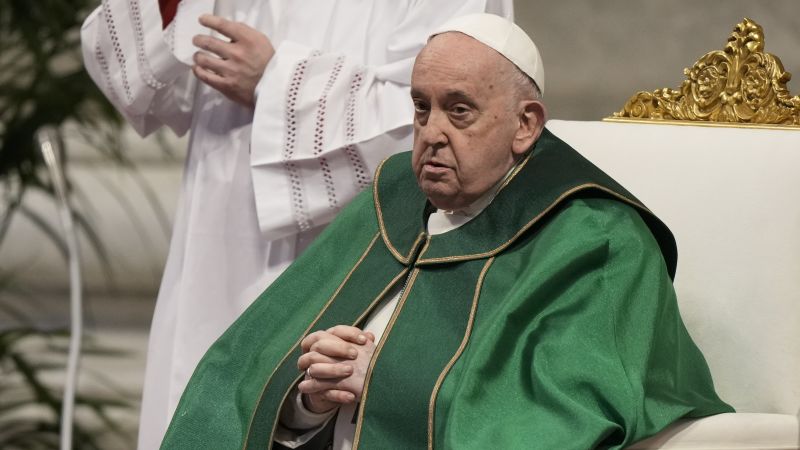 Папа Франциск отвърна на критиците на благословиите за еднополовите двойки