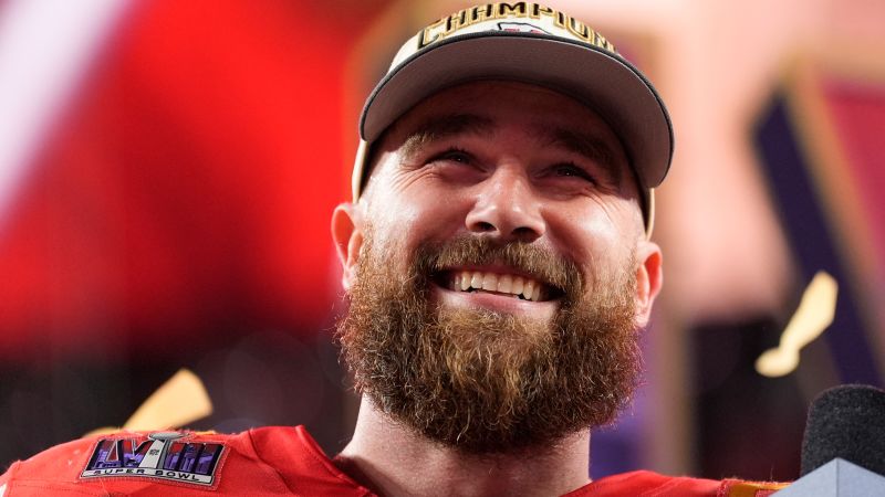 Travis Kelce dice que es «el más feliz de todos» en una nueva entrevista