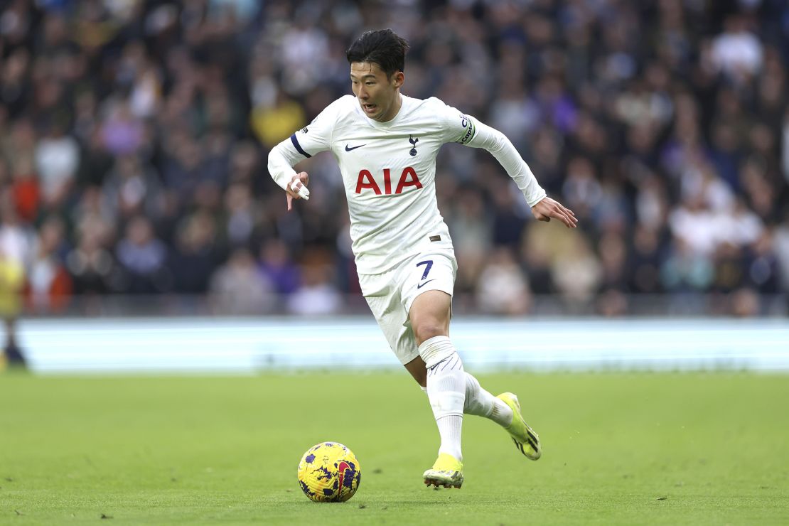 Son in action for Tottenham on Saturday with two fingers taped together.
