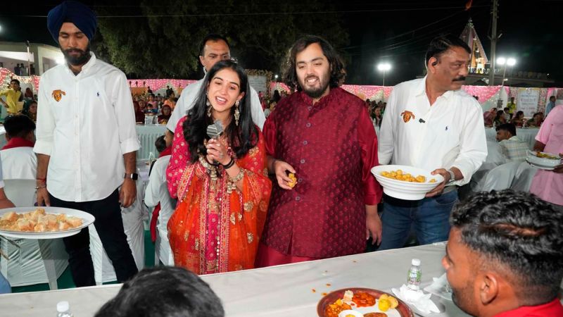 Pesta pranikah Anant Ambani: Selebriti dan pebisnis bepergian ke perayaan pewaris miliarder India di Jamnagar