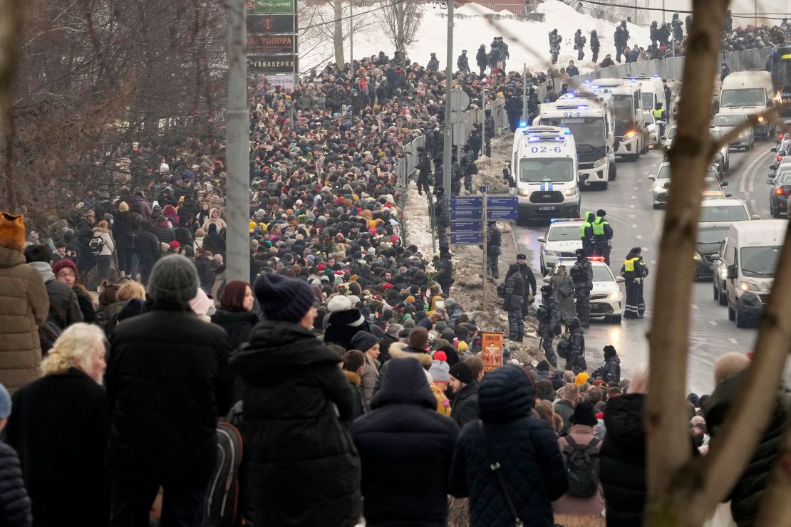 Thousands of mourners gather in Moscow to bid farewell to Navalny, March 1, 2024.
