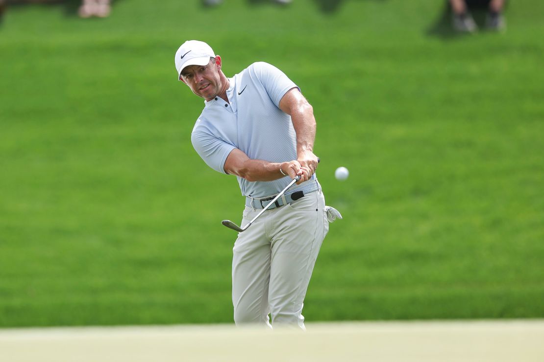 After shooing away the frog, McIlroy plays his chip shot.