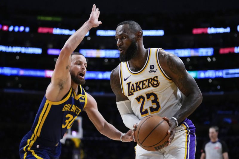 Golden State Warriors defeat LA Lakers after bizarre finale as