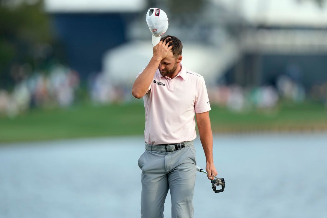 Clark reacts to his agonizing missed putt.