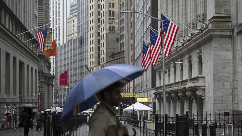 Dow falls nearly 400 points to continue second quarter’s weak start