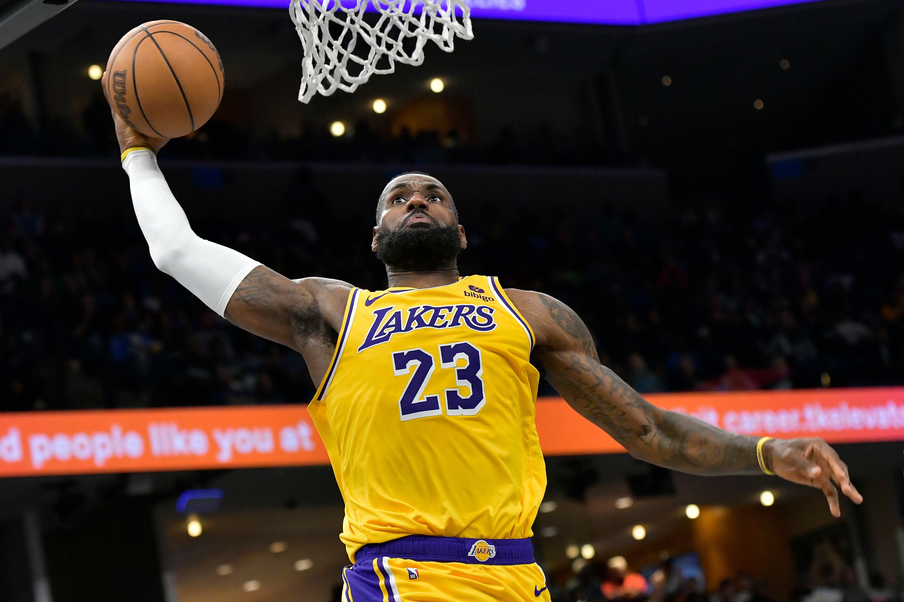 LeBron James reportedly agrees to two-year, $104 million contract with the Los Angeles Lakers | CNN