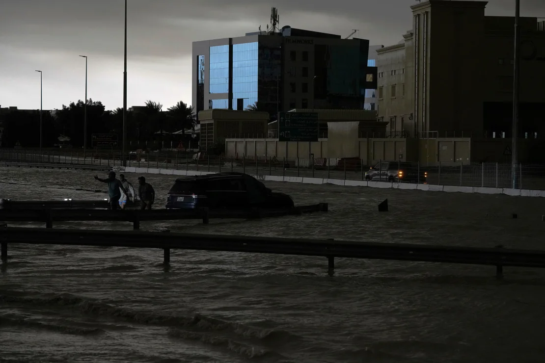 UAE hit with severe flooding after getting 2 years’ worth of rain in 24 hours (Videos)